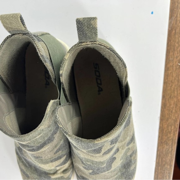 Soda Diana Hidden Heel Camo Sneaker Bootie Slip On Size 8 - Picture 6 of 7